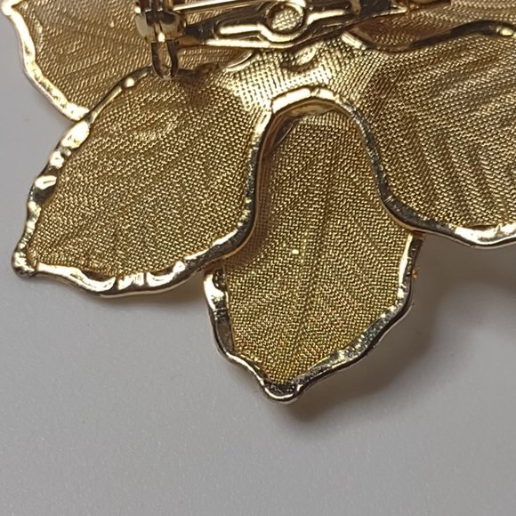 Lightweight Gold Tone Metal Mesh Rose Brooch - Picture 11 of 16